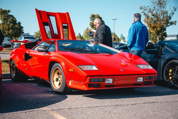 Quels sont les avantages de l'application de cire de protection sur la carrosserie d'une Toyota Camry?
